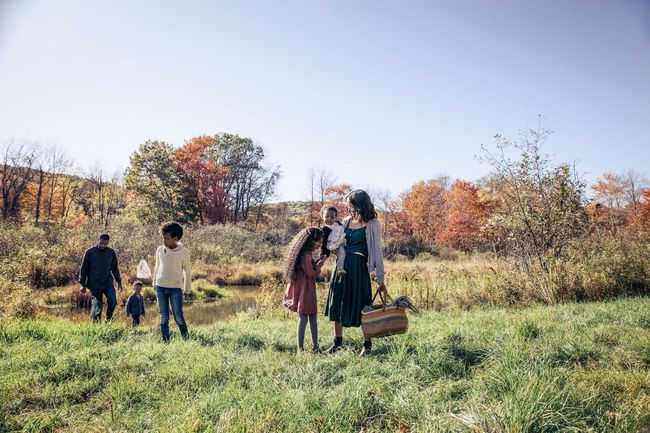 An image of a family during fall.